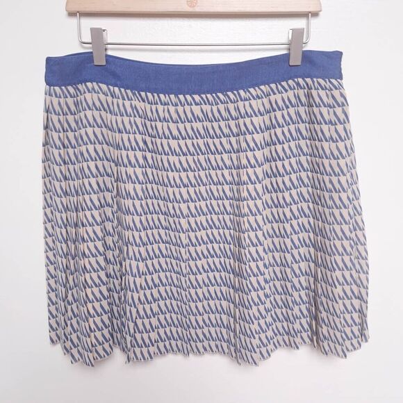 Club Monaco NWT Women's 12 Mini Skirt Cream, Blue Print Pleated Lined Geometric - Picture 1 of 8